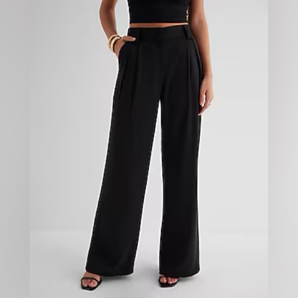 Express Stylist High Waisted Pleated Wide
Leg Pant